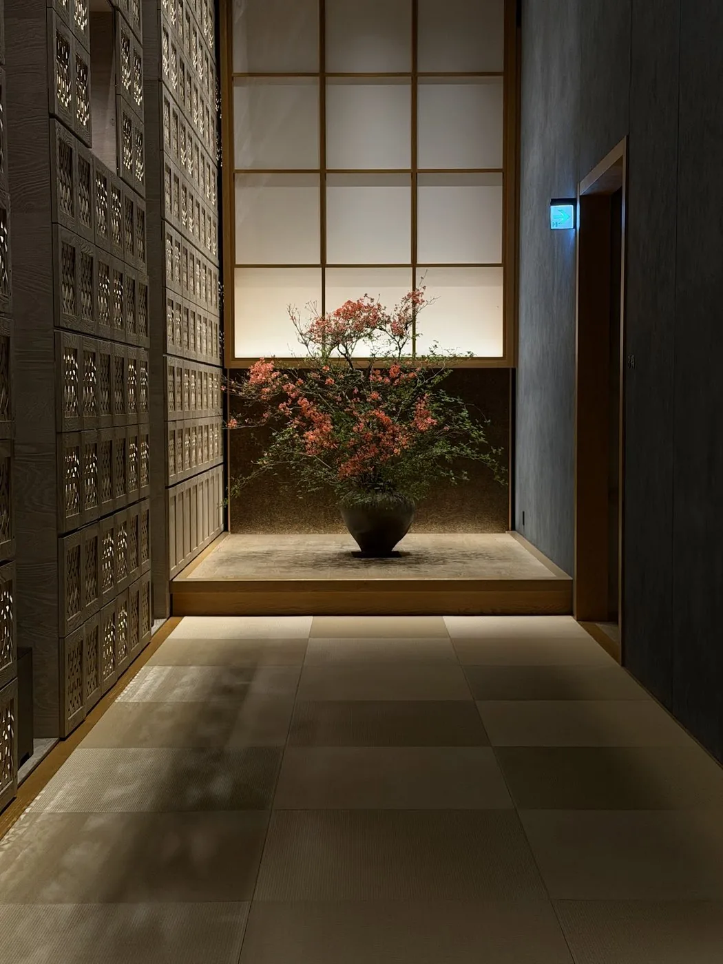 Ikebana beside shoji screens at HOSHINOYA Tokyo