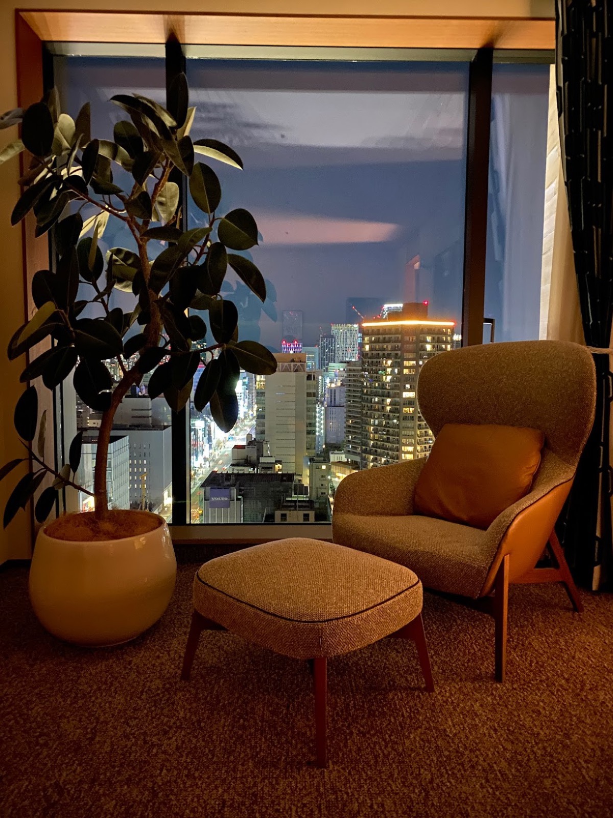 A quiet hotel lounge in Tokyo at dusk